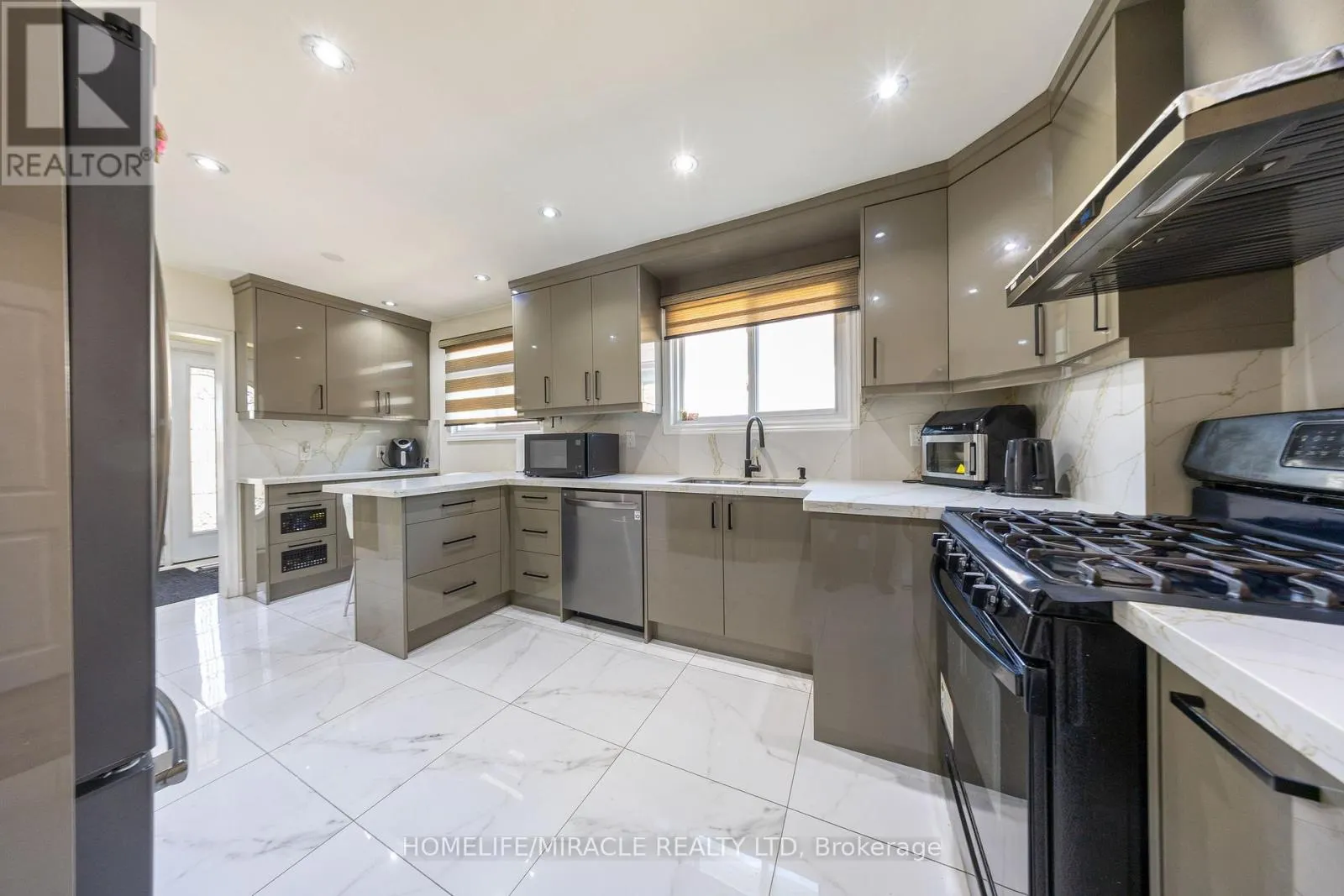 40 TEALHAM DRIVE