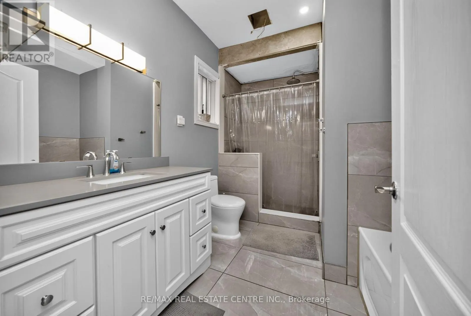 3 TWIN WILLOW CRESCENT