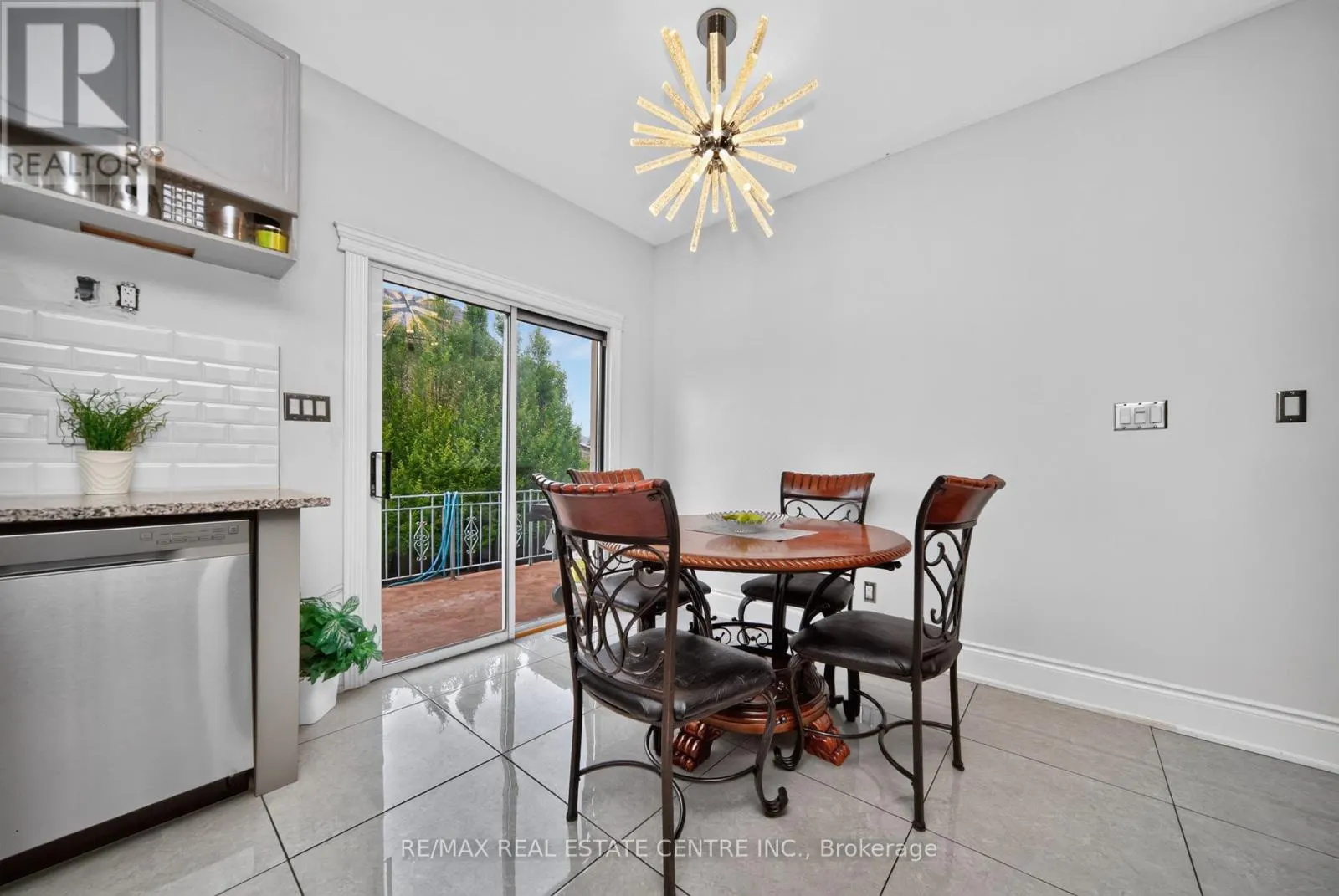 3 TWIN WILLOW CRESCENT