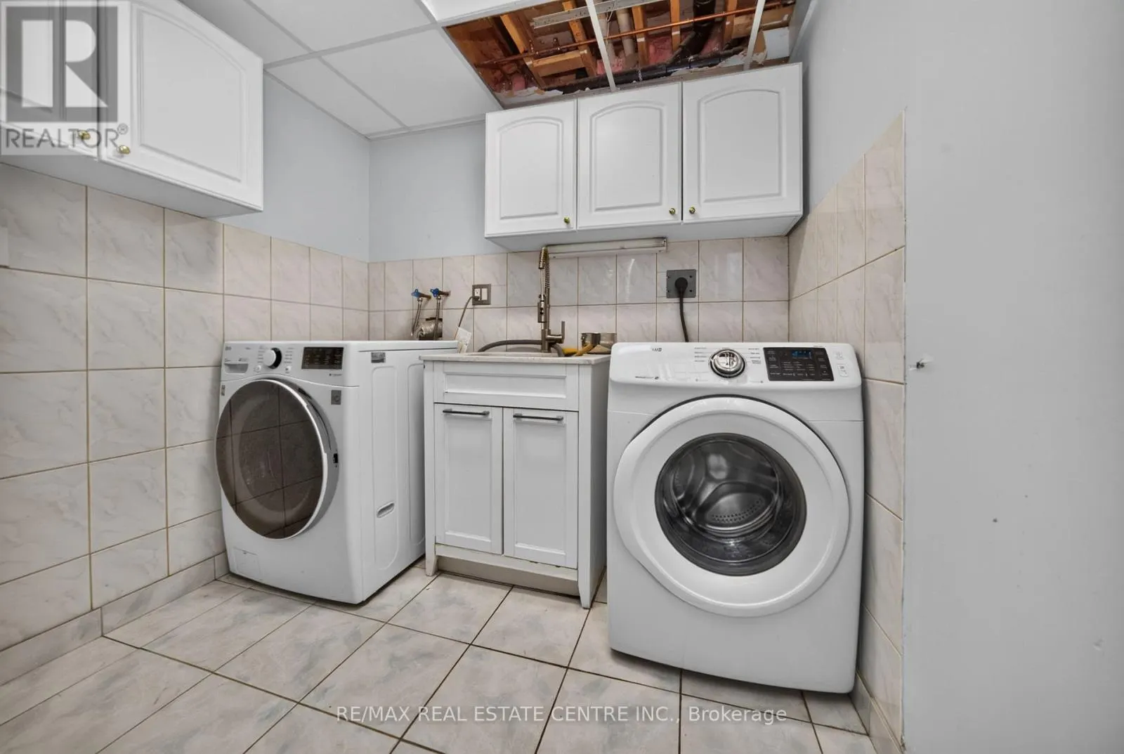 3 TWIN WILLOW CRESCENT