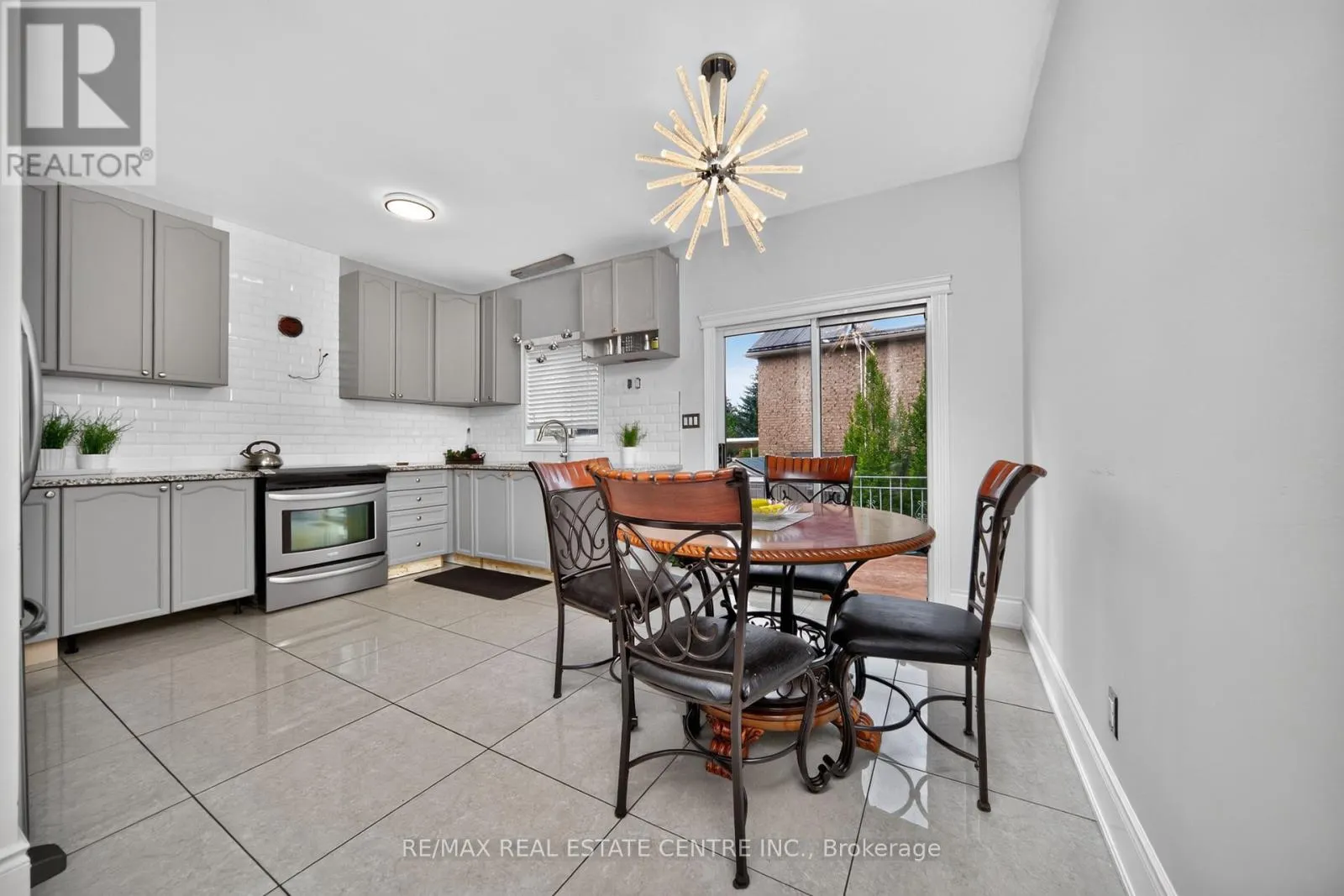 3 TWIN WILLOW CRESCENT