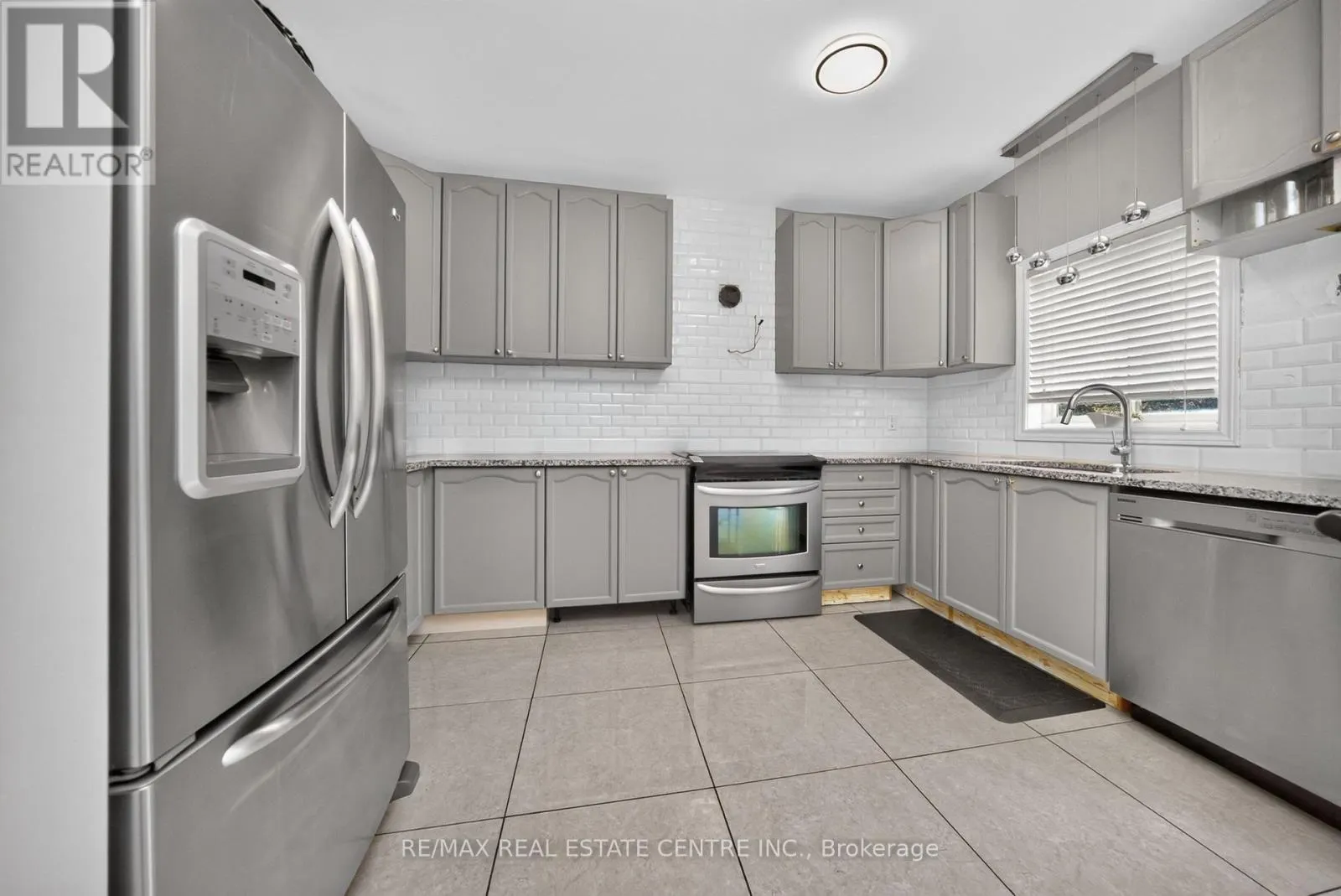 3 TWIN WILLOW CRESCENT