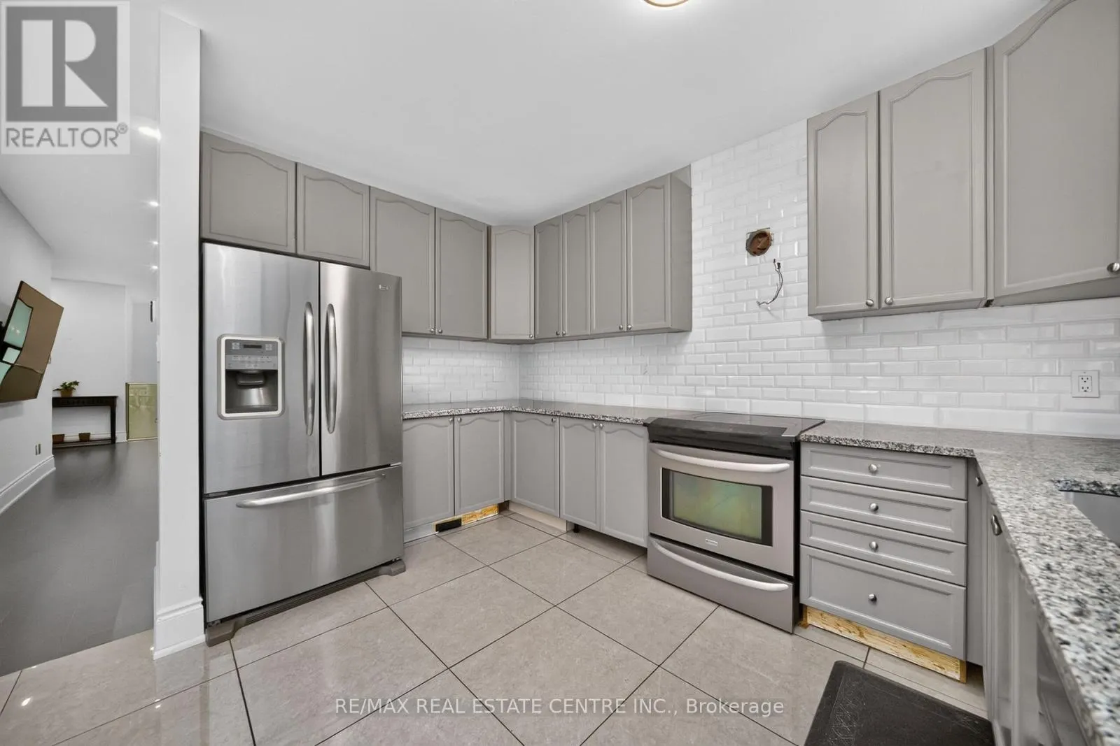 3 TWIN WILLOW CRESCENT