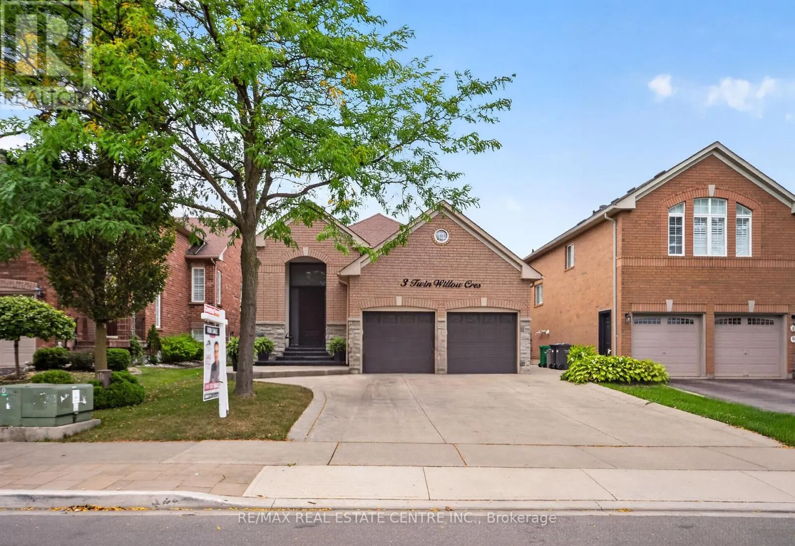3 TWIN WILLOW CRESCENT