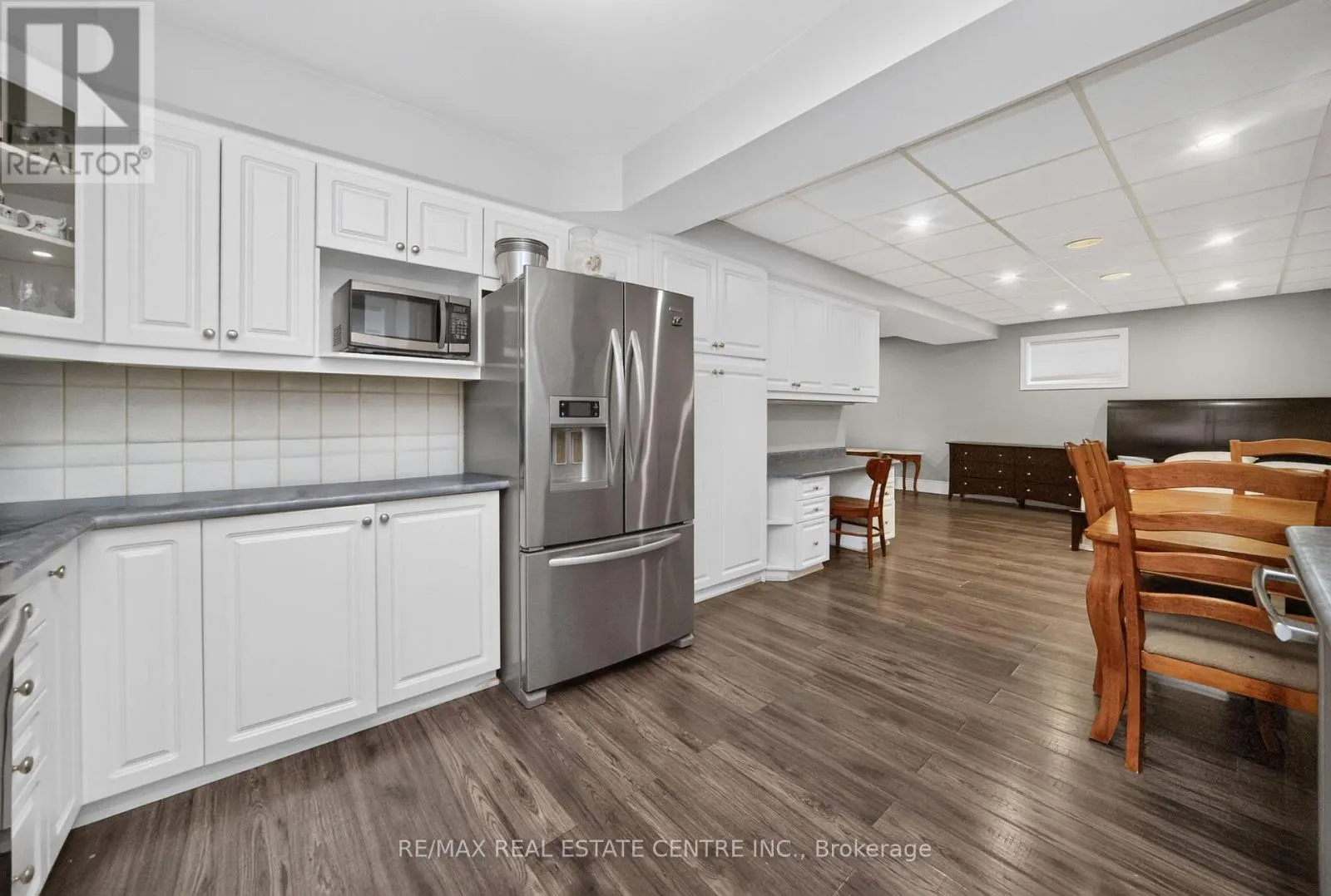 3 TWIN WILLOW CRESCENT