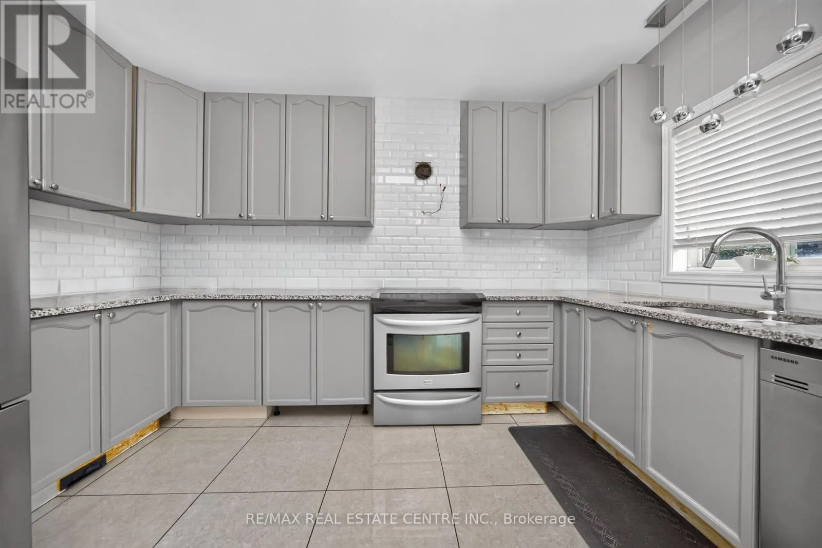 3 TWIN WILLOW CRESCENT