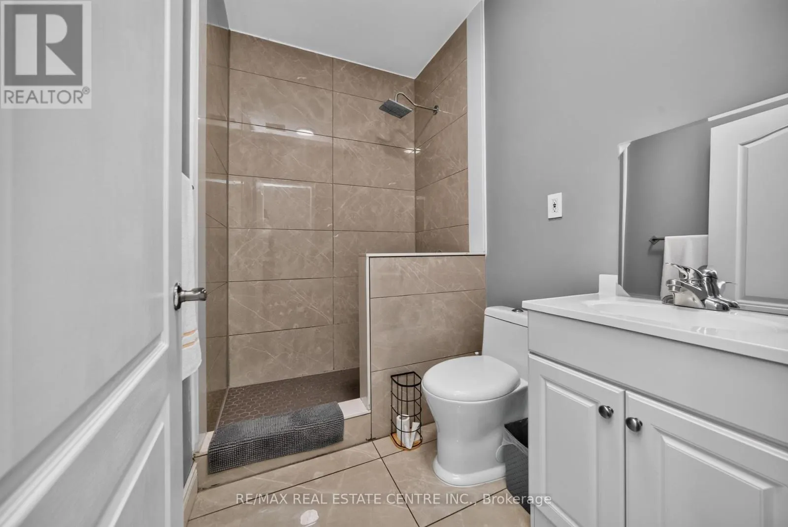3 TWIN WILLOW CRESCENT