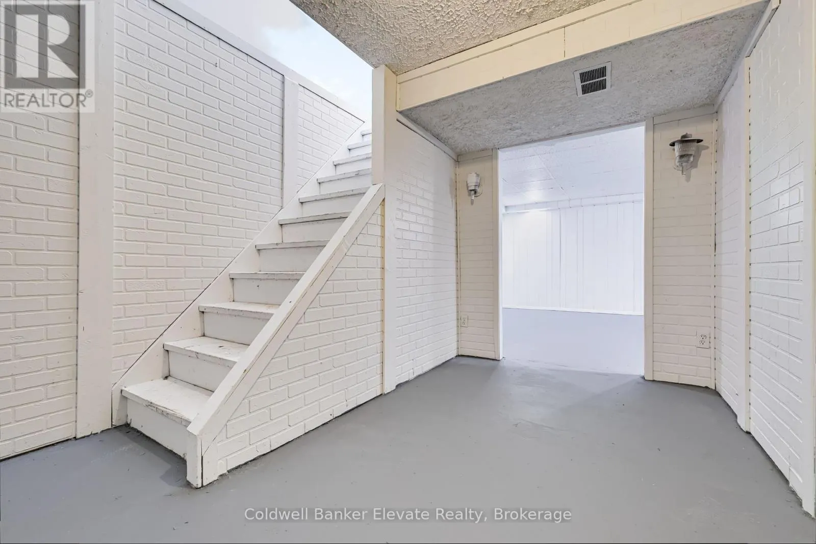 78 - 45 HANSEN ROAD N