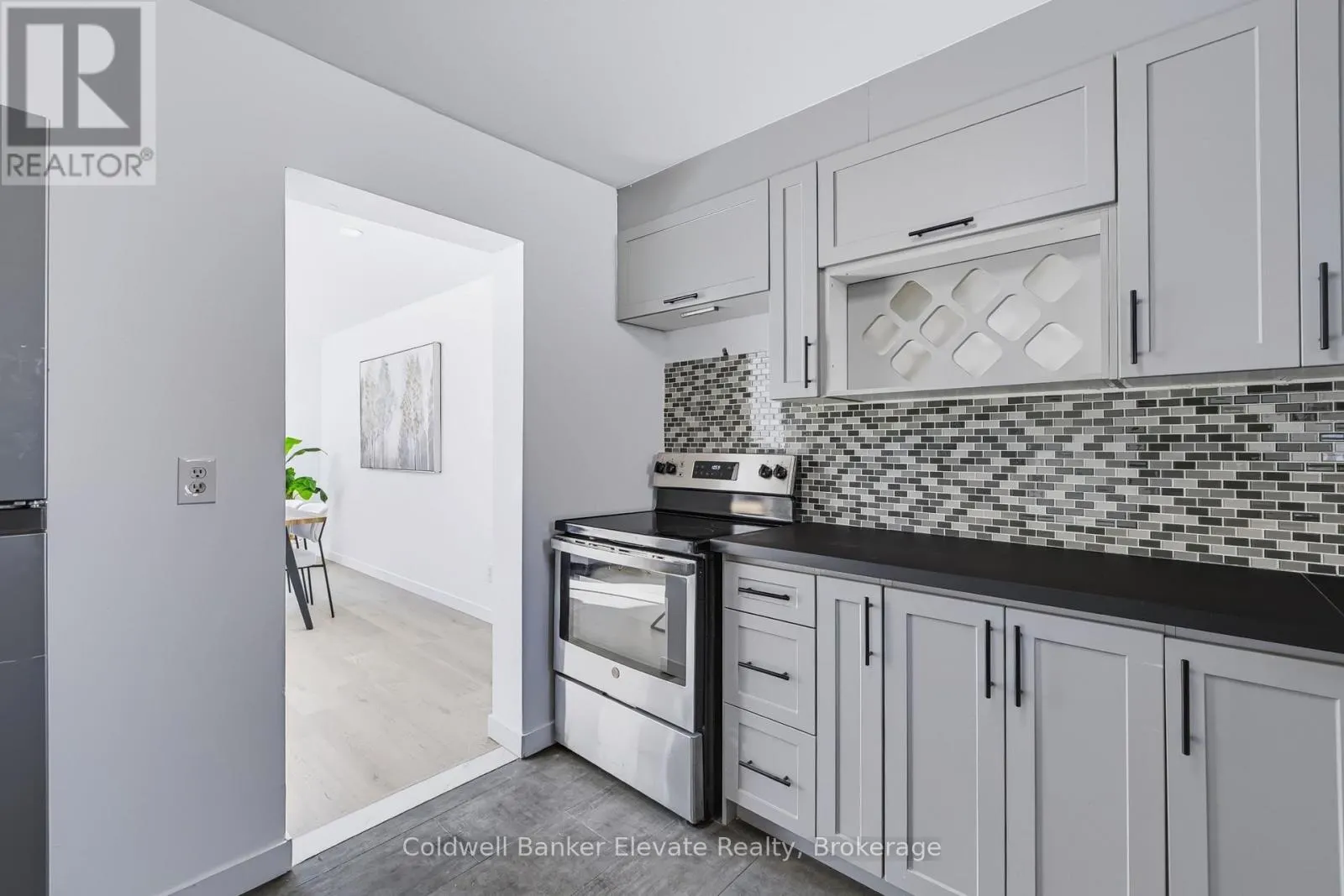 78 - 45 HANSEN ROAD N