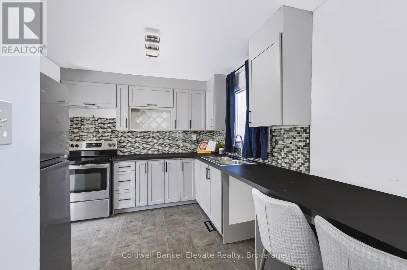 78 - 45 HANSEN ROAD N