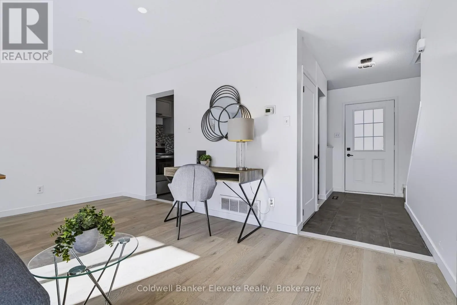 78 - 45 HANSEN ROAD N