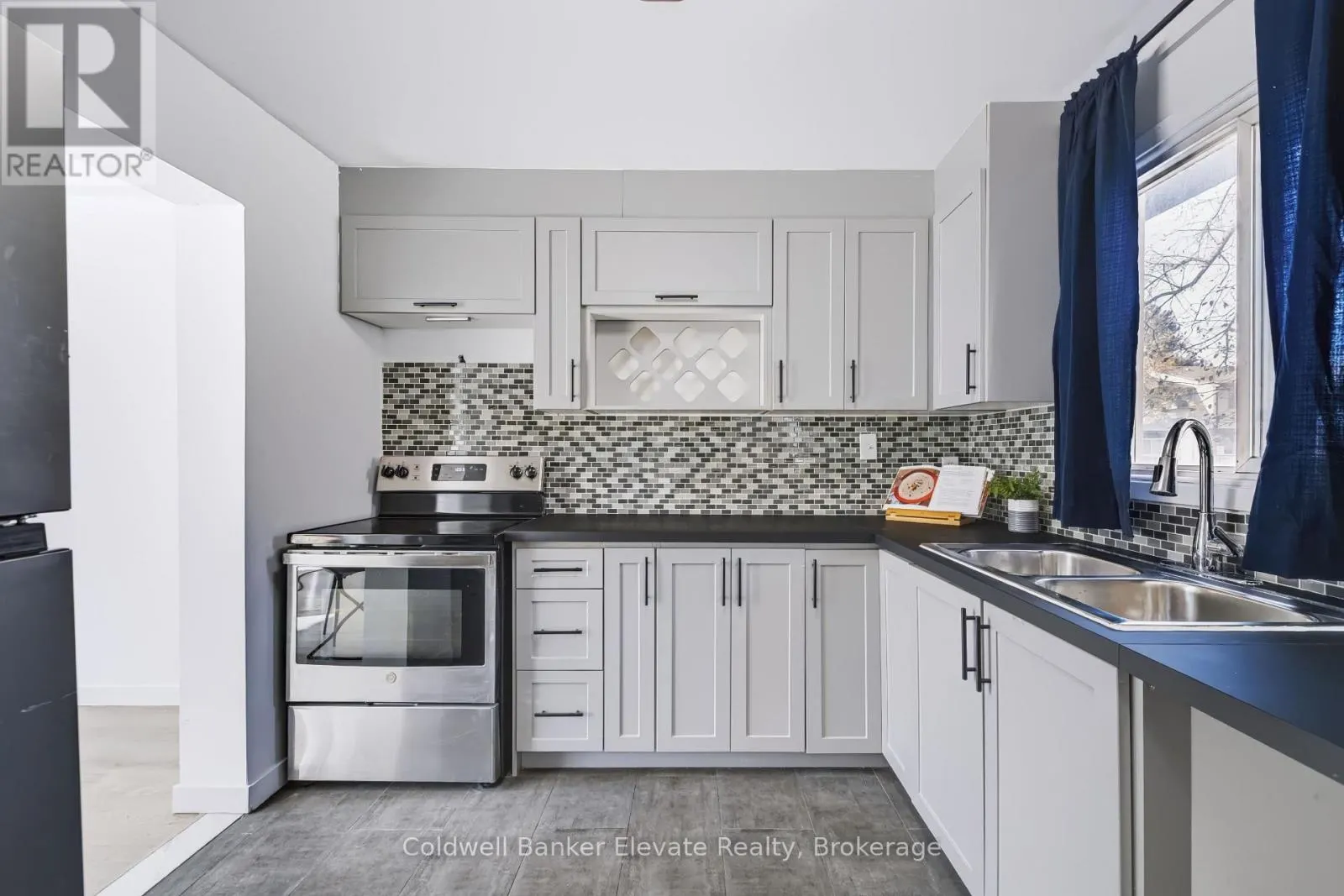 78 - 45 HANSEN ROAD N
