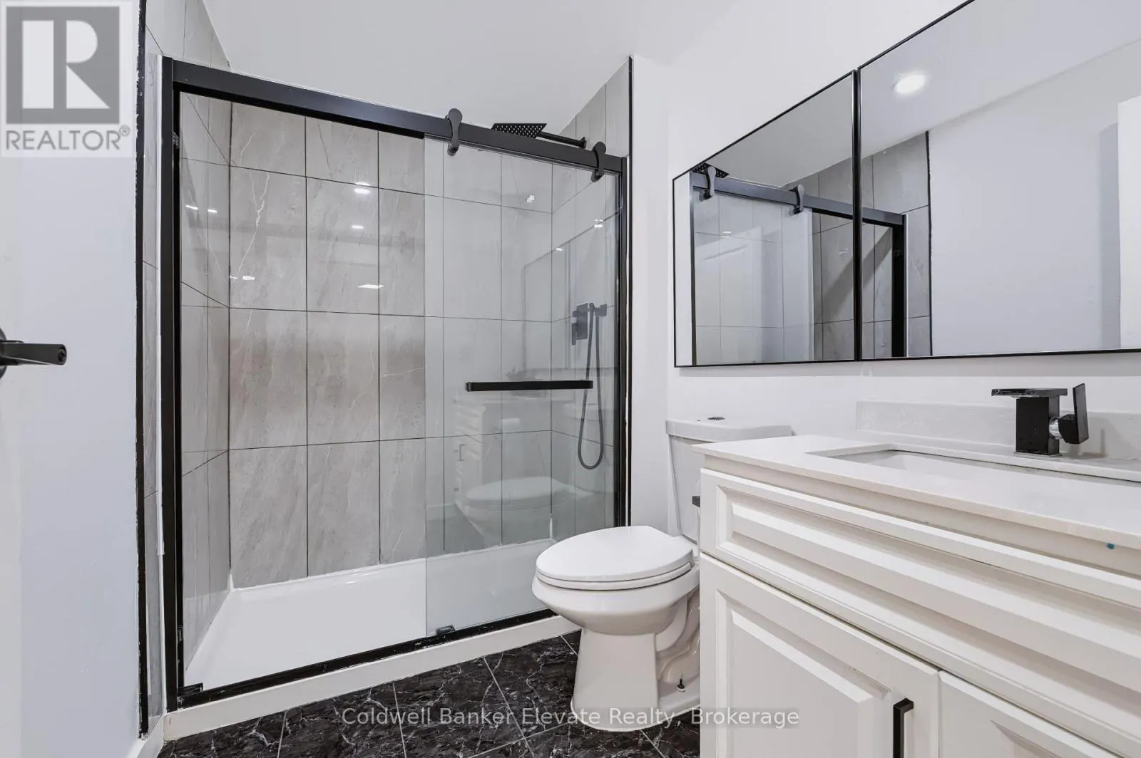 78 - 45 HANSEN ROAD N
