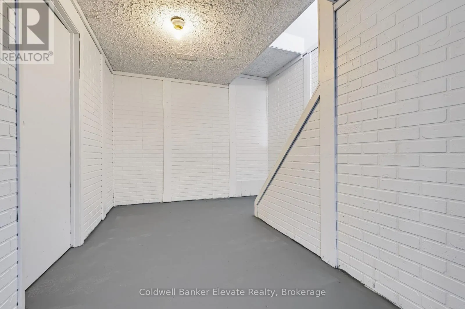 78 - 45 HANSEN ROAD N