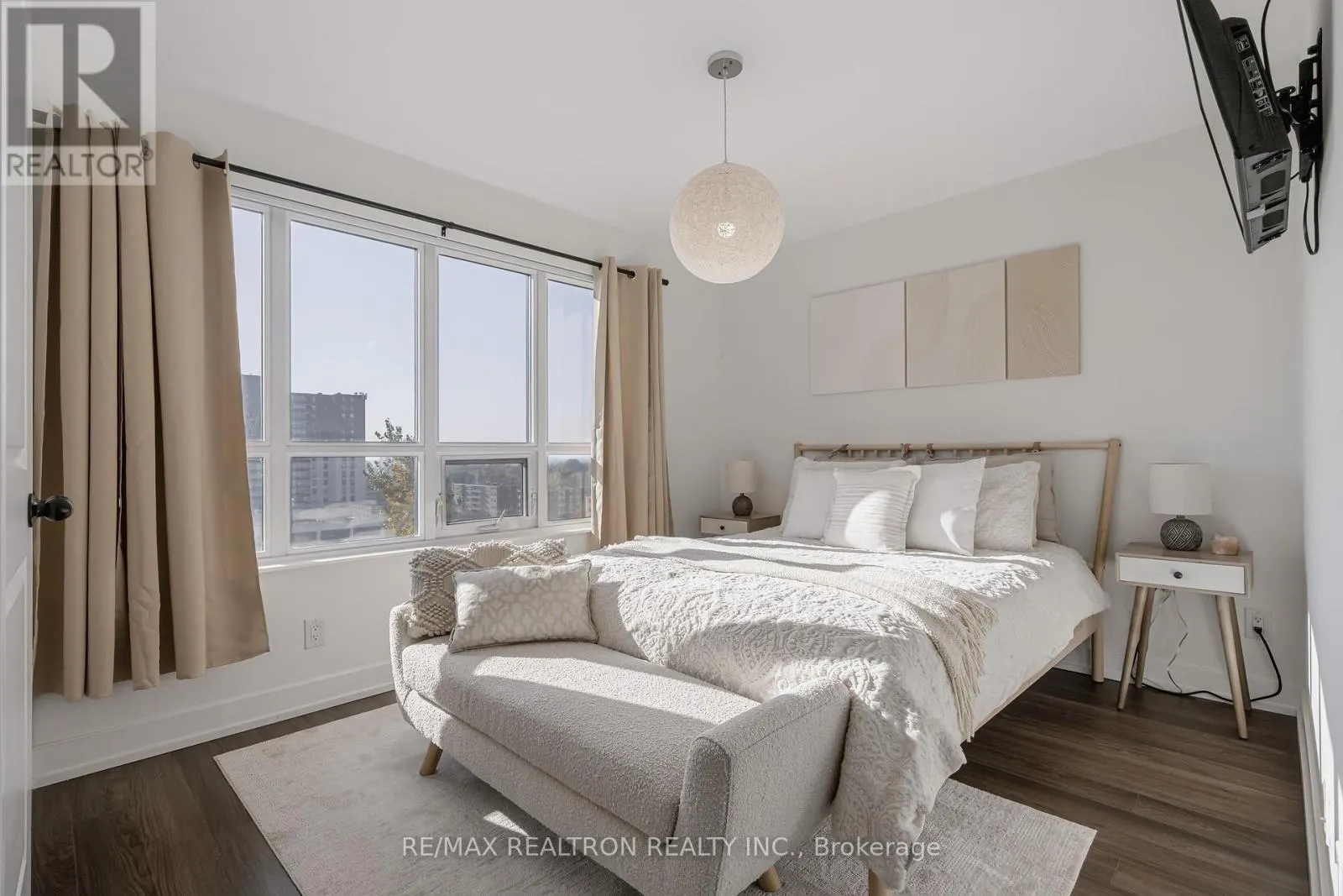 829 - 2 EVA ROAD