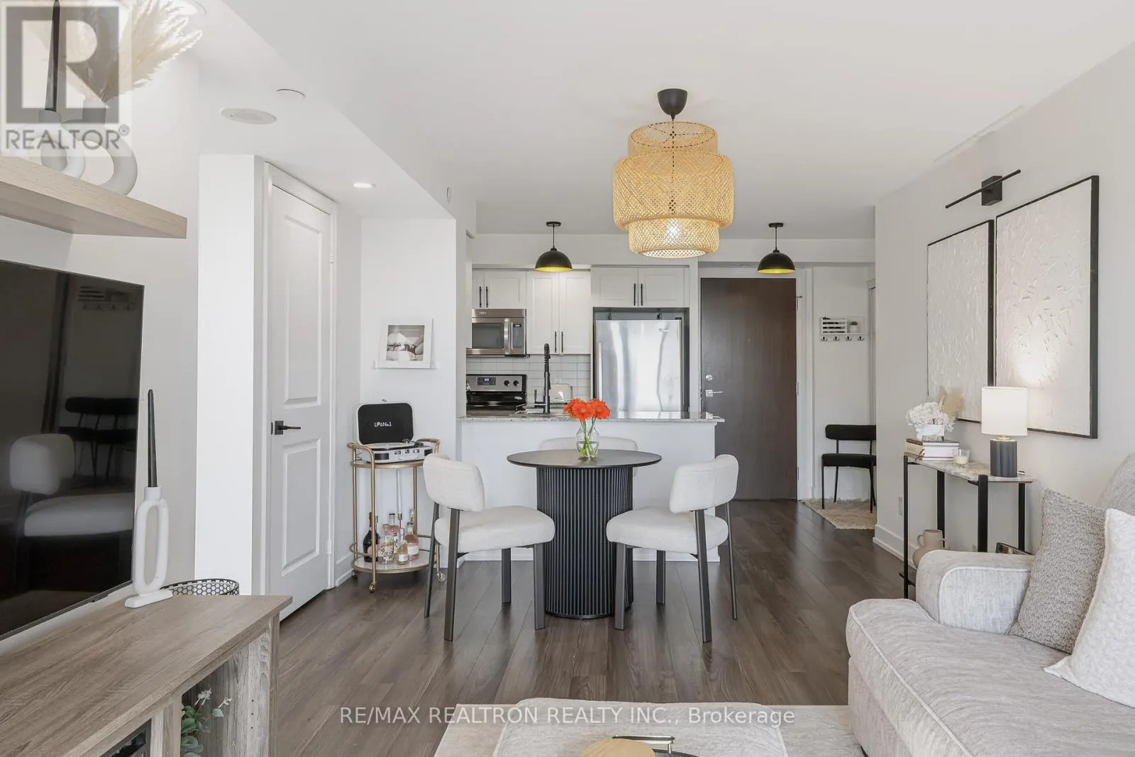 829 - 2 EVA ROAD