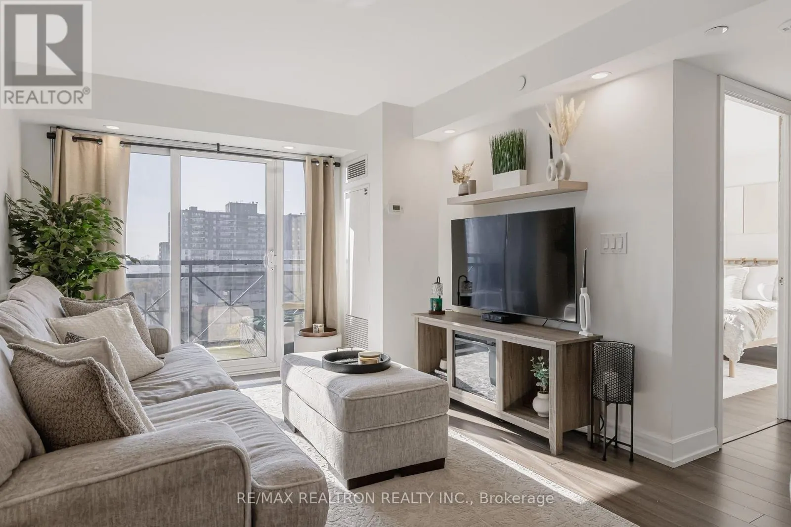 829 - 2 EVA ROAD