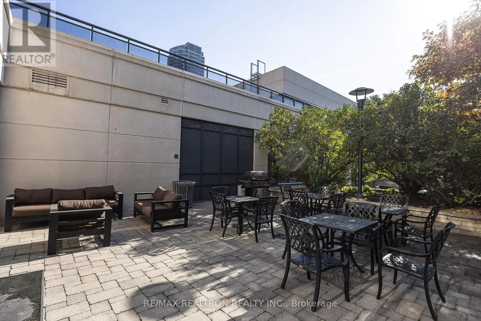 829 - 2 EVA ROAD