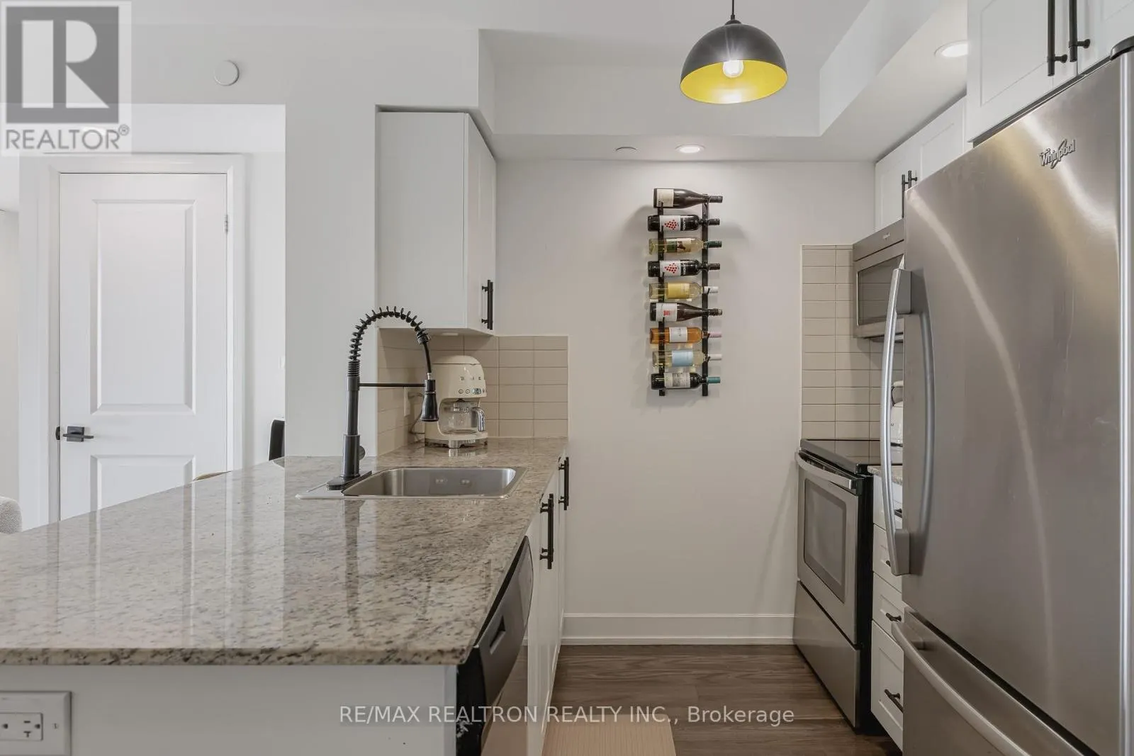 829 - 2 EVA ROAD