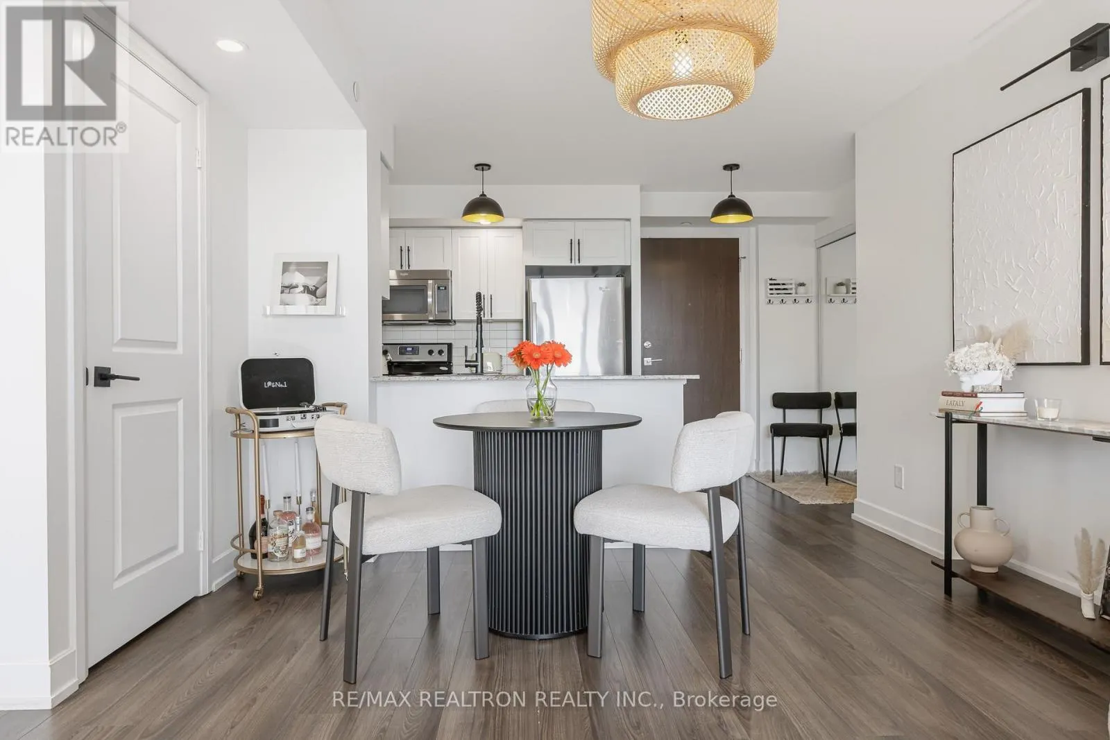 829 - 2 EVA ROAD