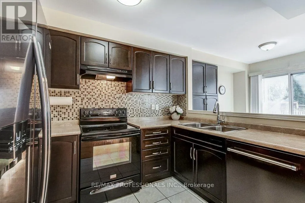 2294 NEWCASTLE CRESCENT