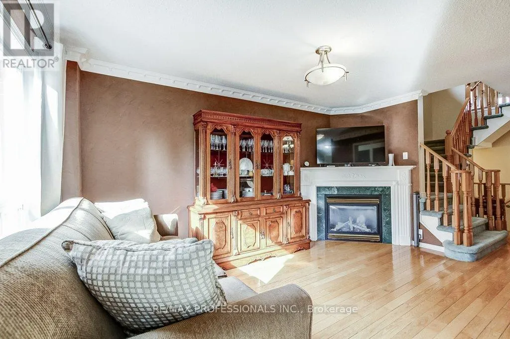 2294 NEWCASTLE CRESCENT