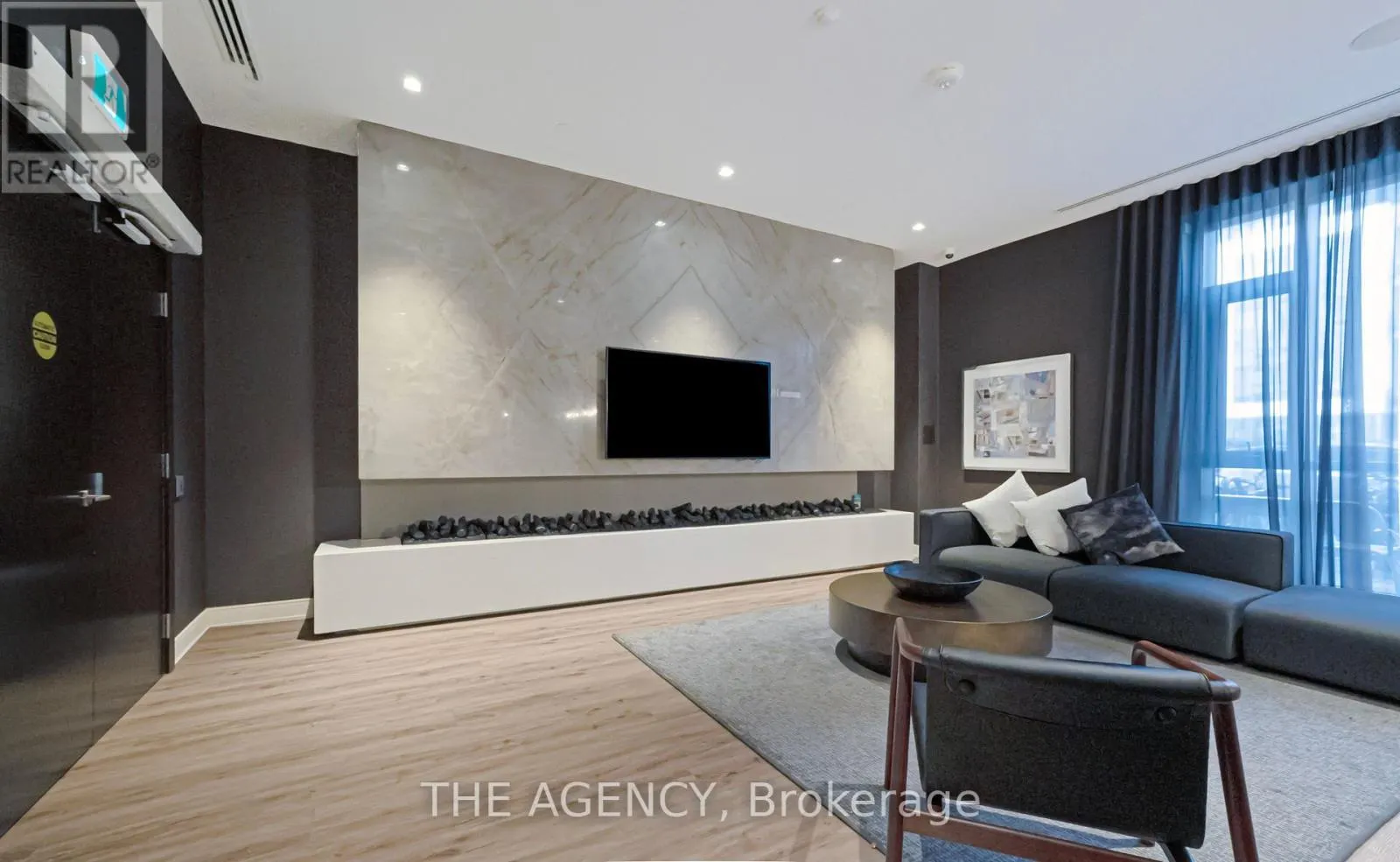 1602 - 8 NAHANI WAY