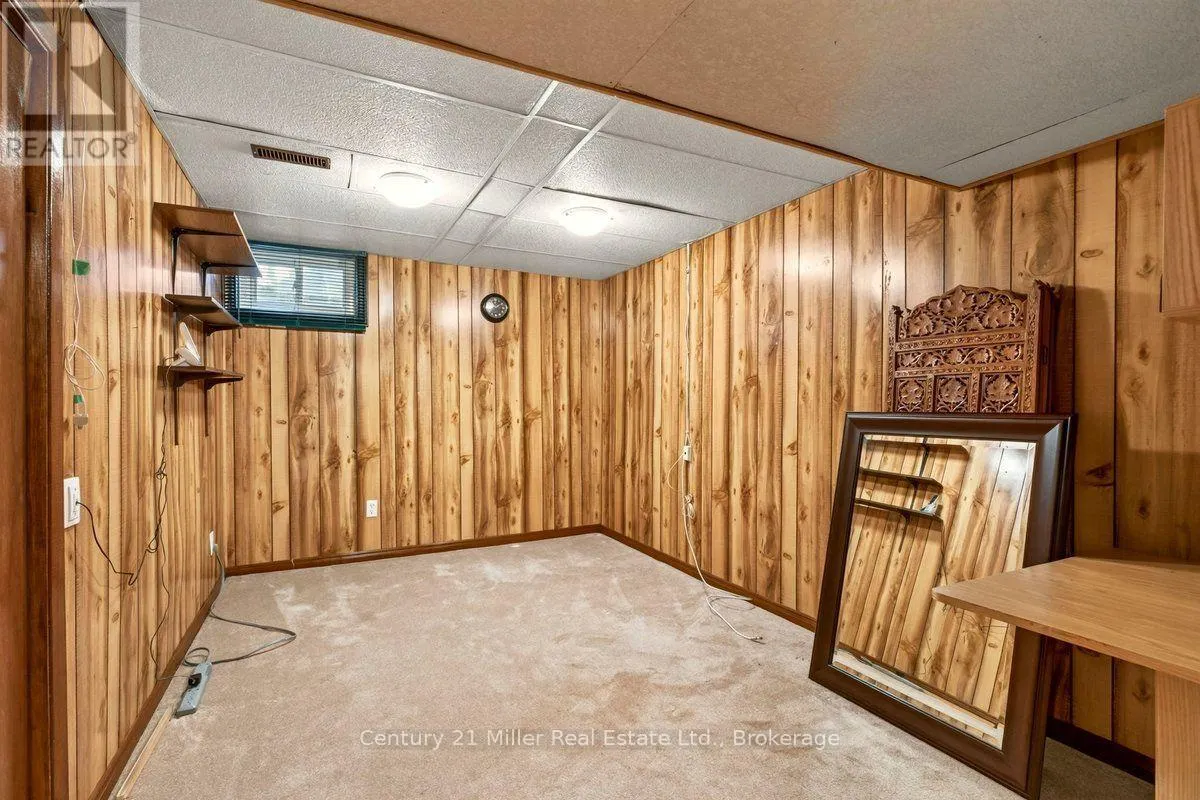 2501 CHISHOLM AVENUE