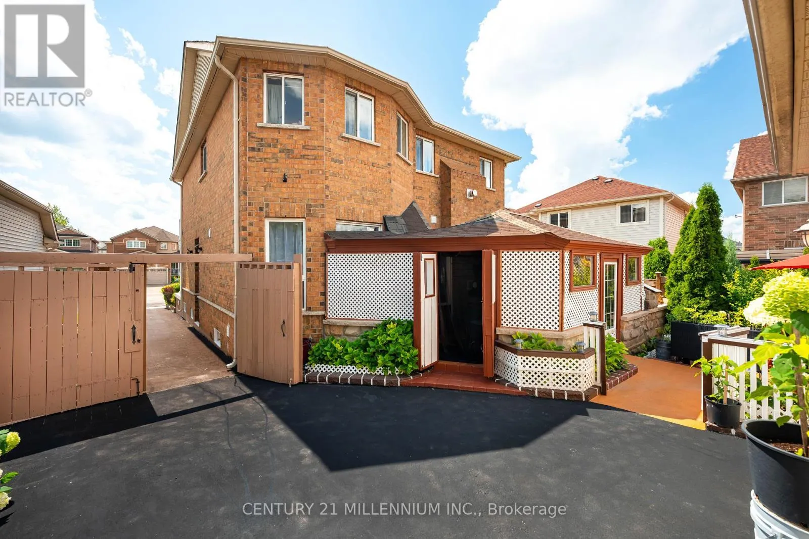 33 FLETCHERS CREEK BOULEVARD
