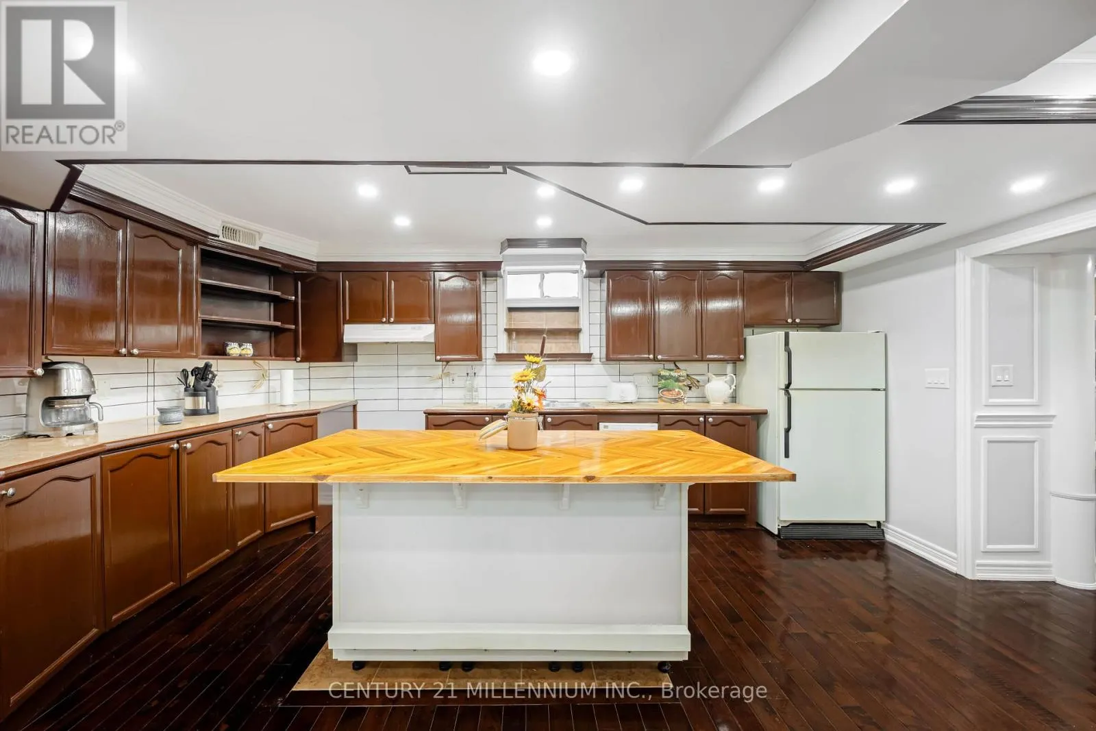 33 FLETCHERS CREEK BOULEVARD