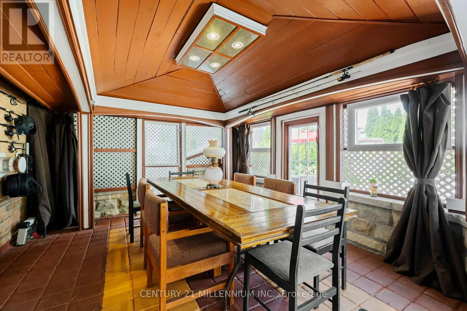 33 FLETCHERS CREEK BOULEVARD