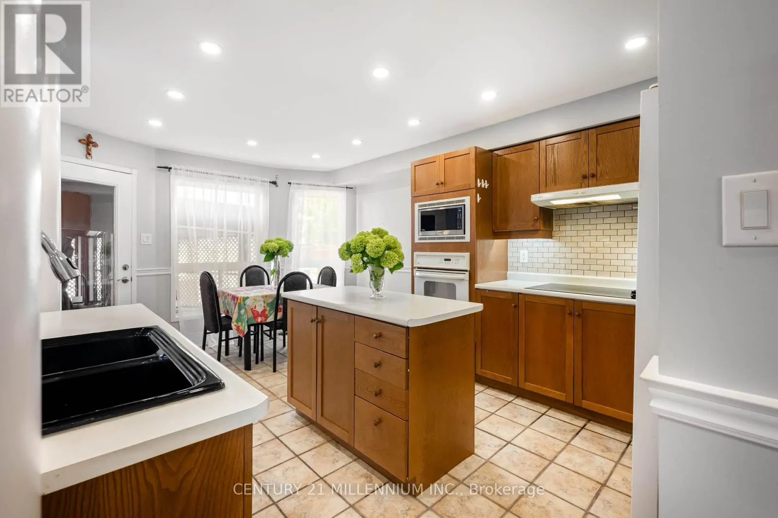 33 FLETCHERS CREEK BOULEVARD