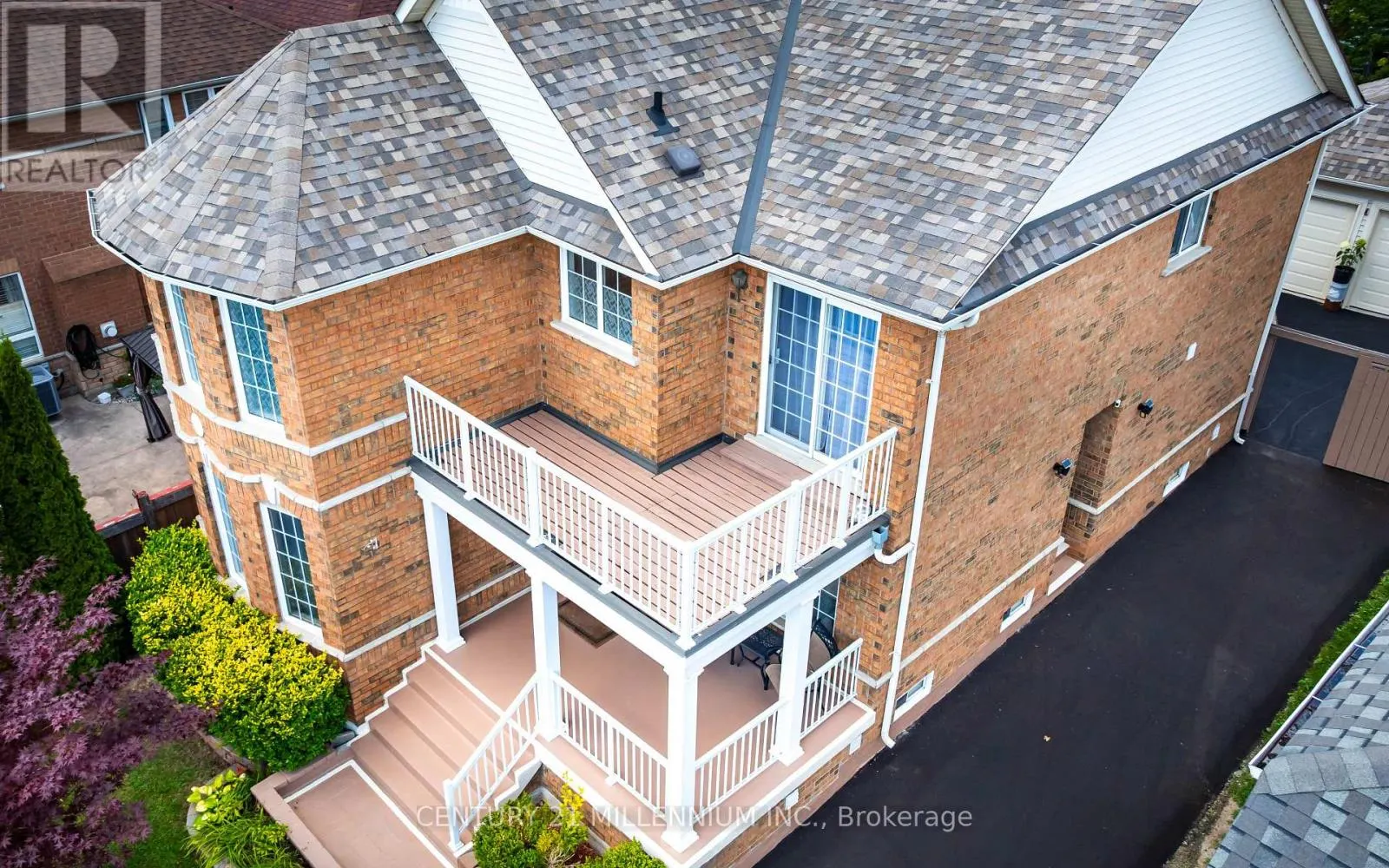 33 FLETCHERS CREEK BOULEVARD
