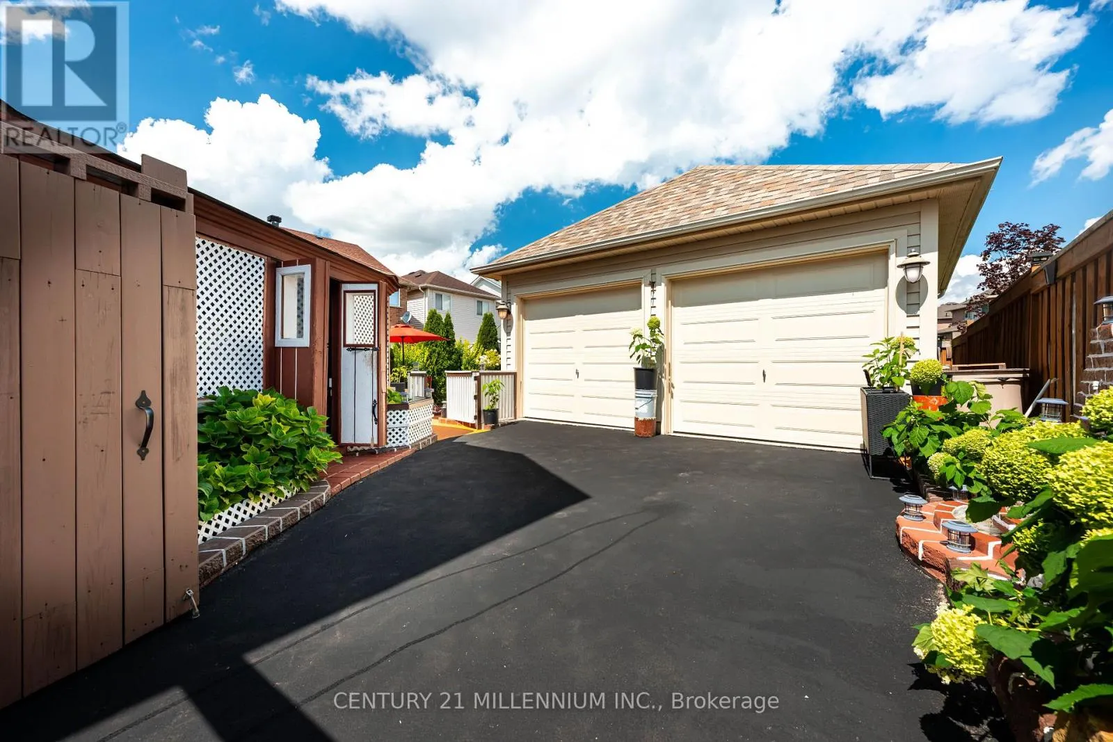 33 FLETCHERS CREEK BOULEVARD