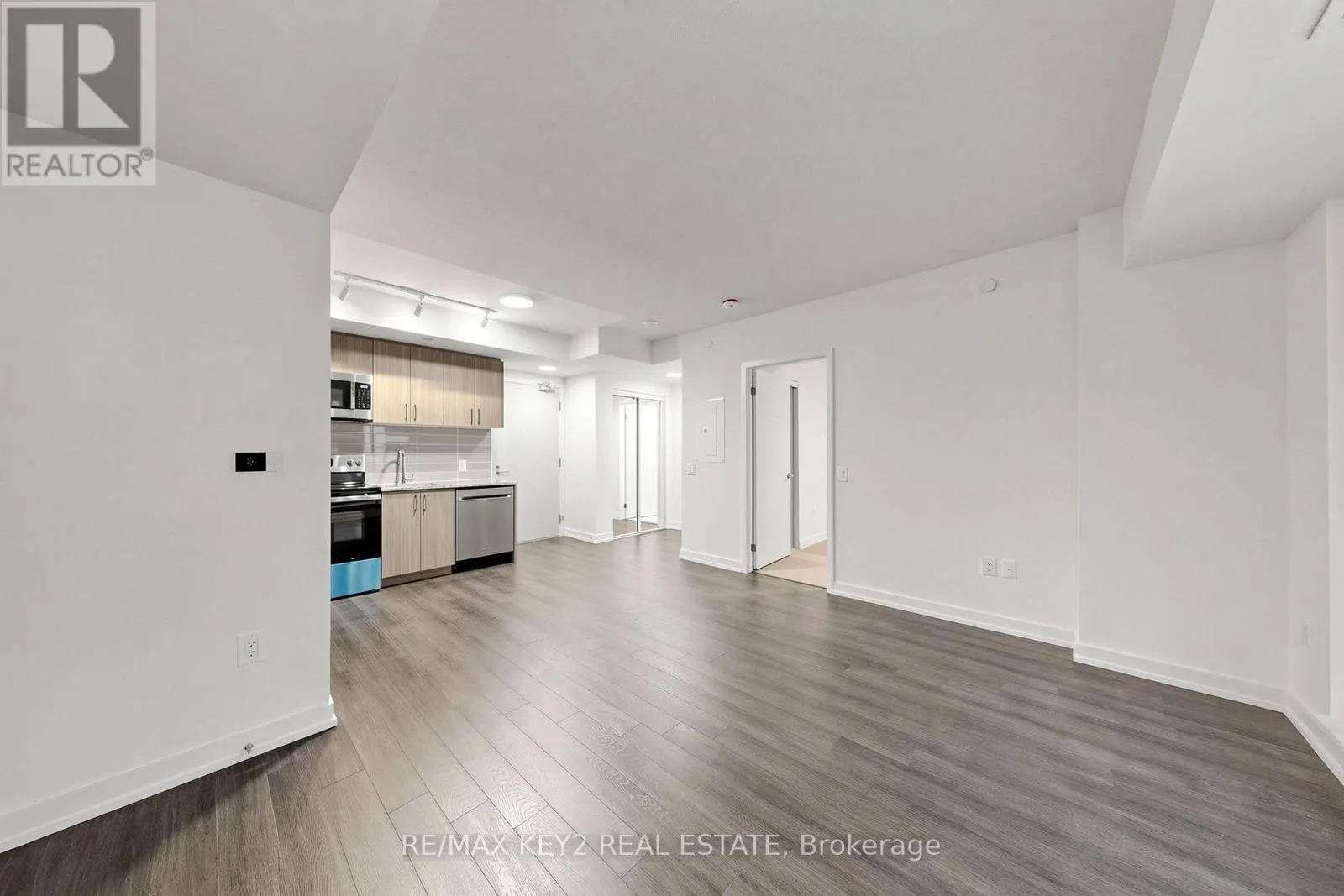 206 - 4010 EGLINTON AVENUE W