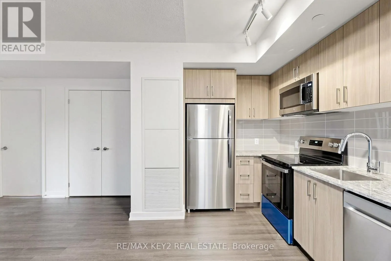 206 - 4010 EGLINTON AVENUE W