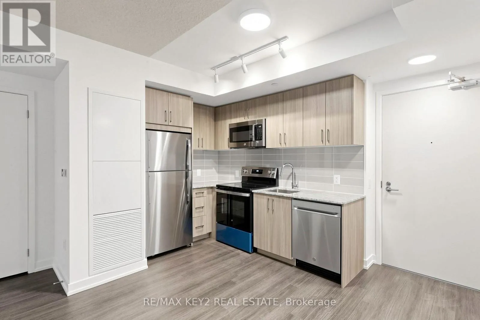 206 - 4010 EGLINTON AVENUE W