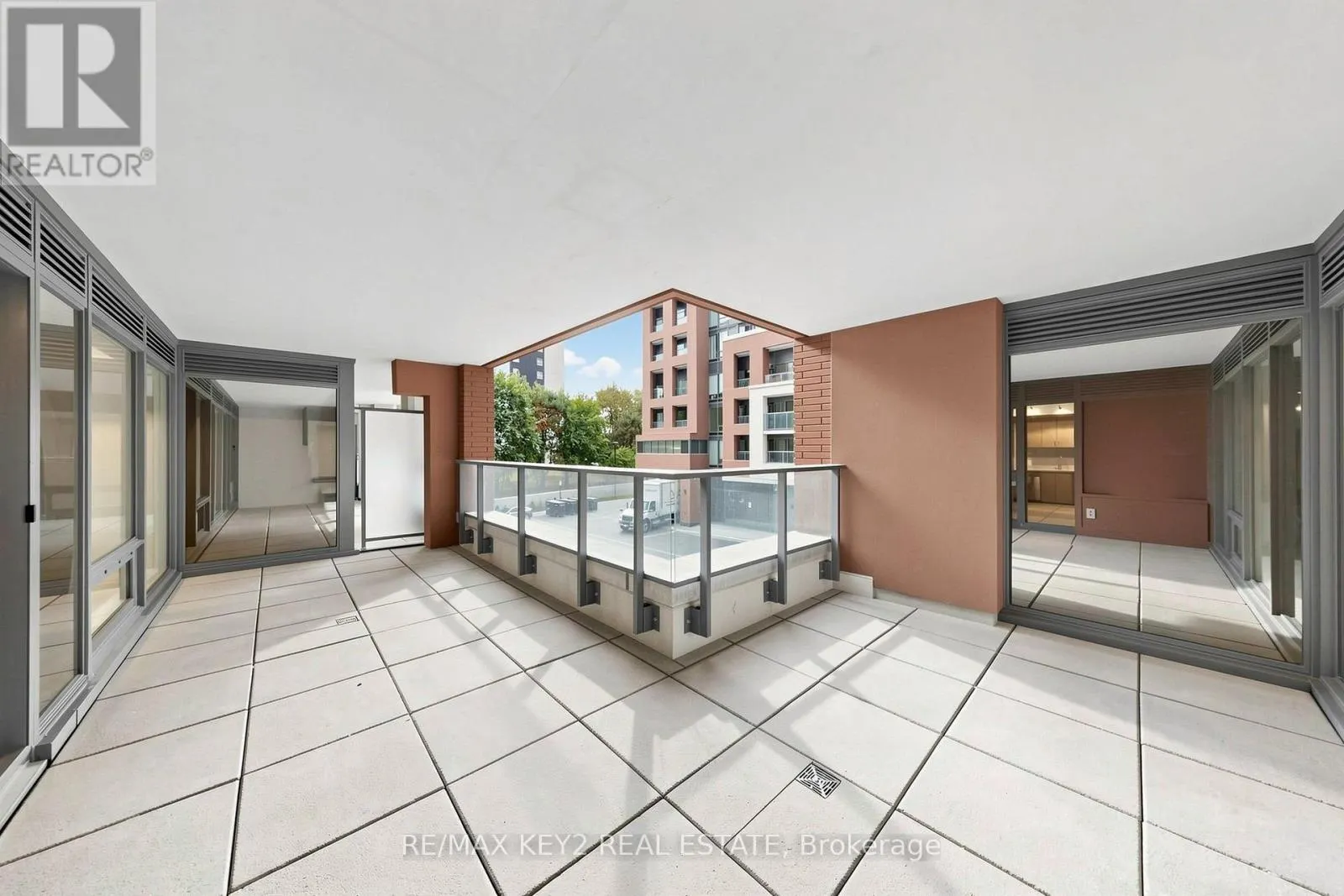 206 - 4010 EGLINTON AVENUE W