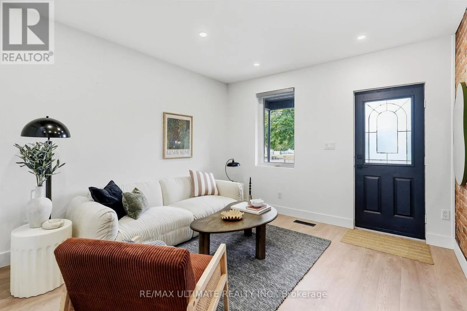 90 ROWNTREE AVENUE