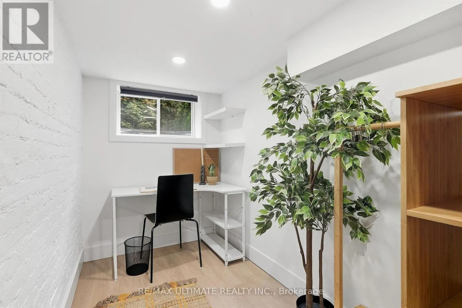 90 ROWNTREE AVENUE