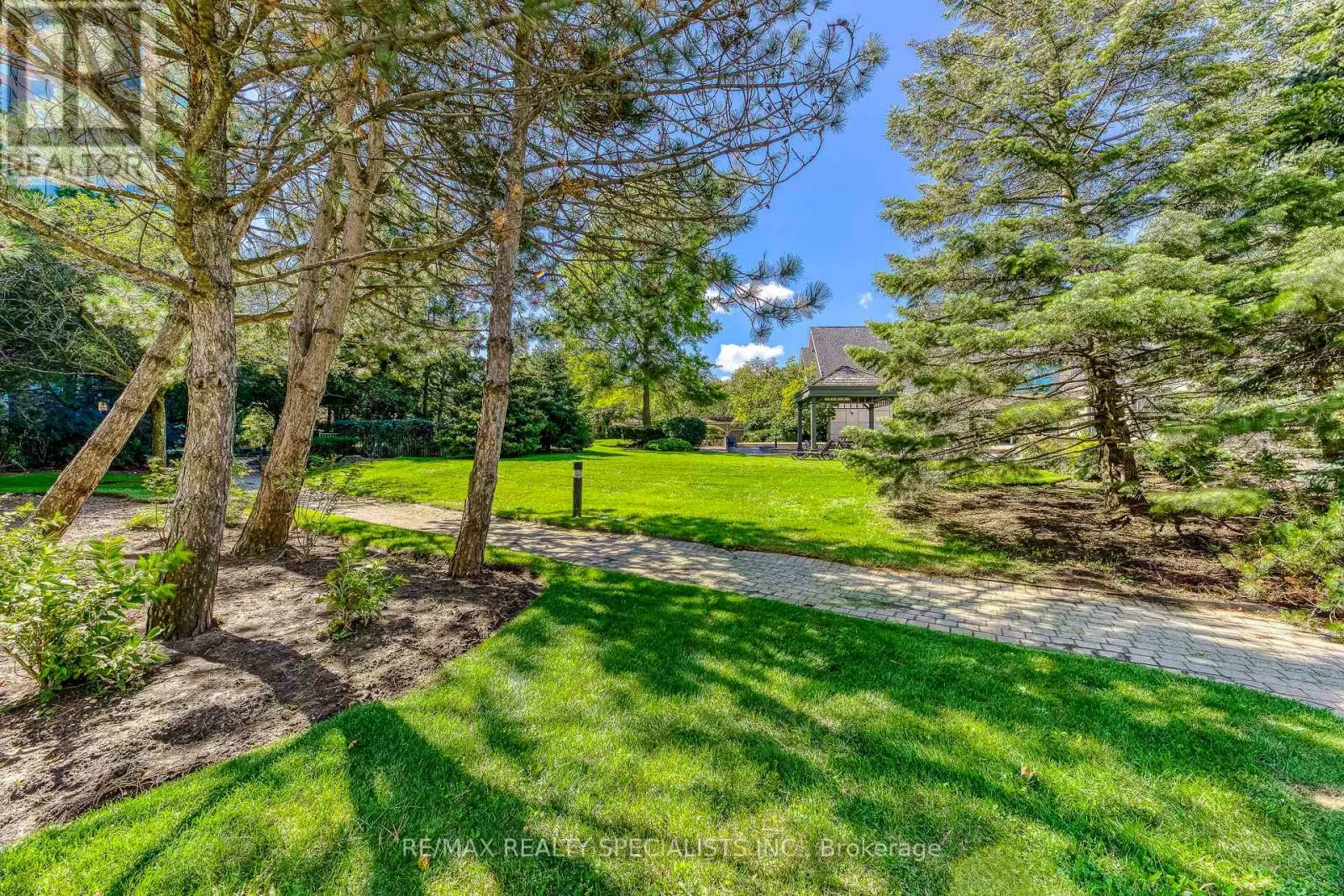 212 - 2155 BURNHAMTHORPE ROAD W