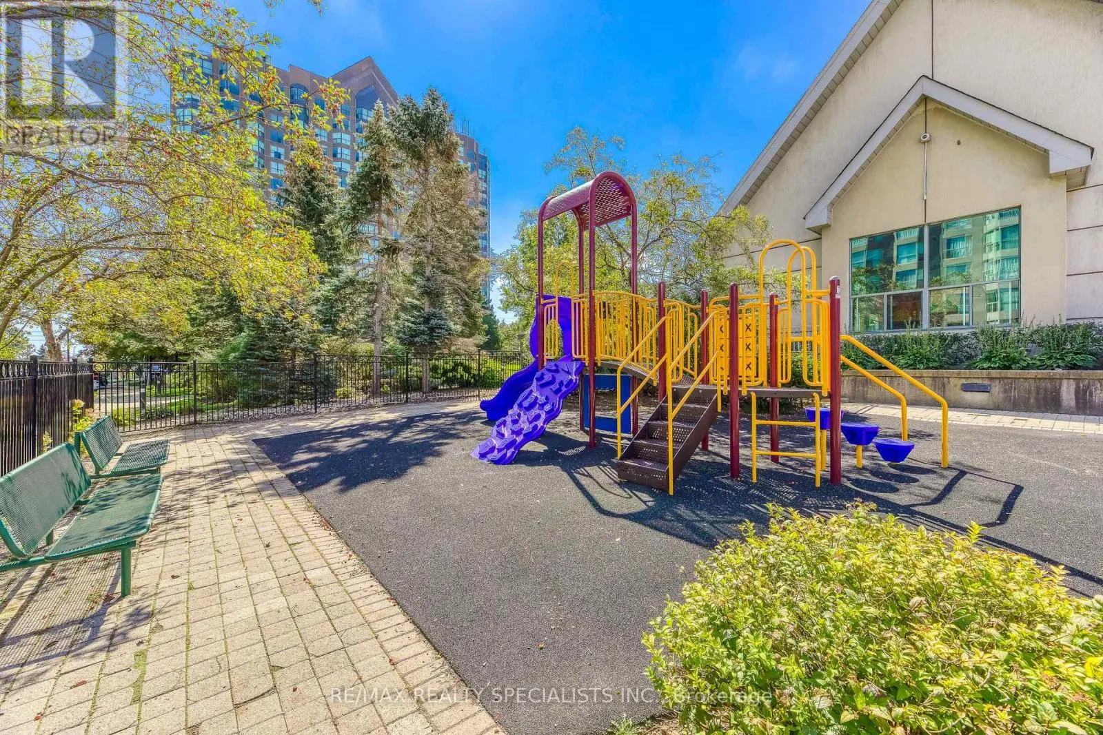 212 - 2155 BURNHAMTHORPE ROAD W