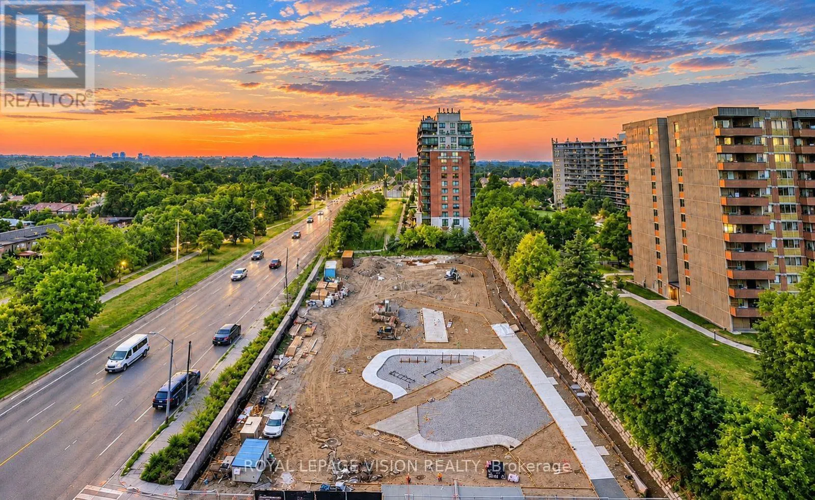 911 - 4010 EGLINTON AVENUE W