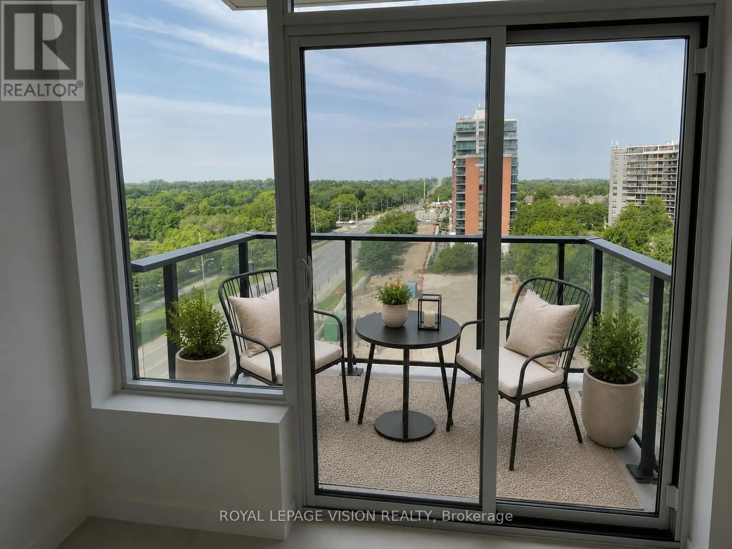 911 - 4010 EGLINTON AVENUE W