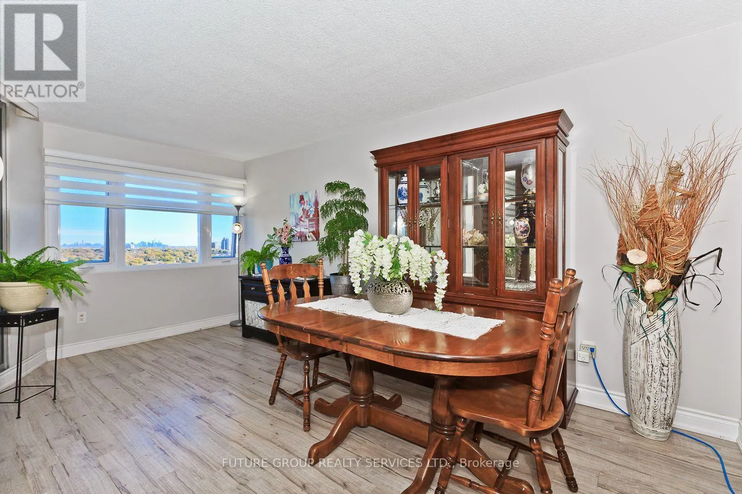 1604 - 1580 MISSISSAUGA VALLEY BOULEVARD