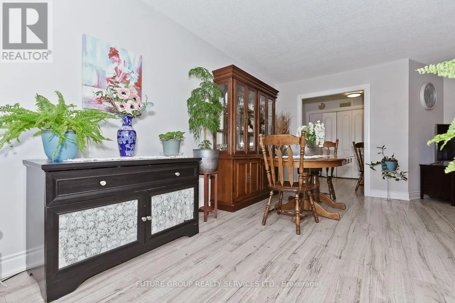 1604 - 1580 MISSISSAUGA VALLEY BOULEVARD