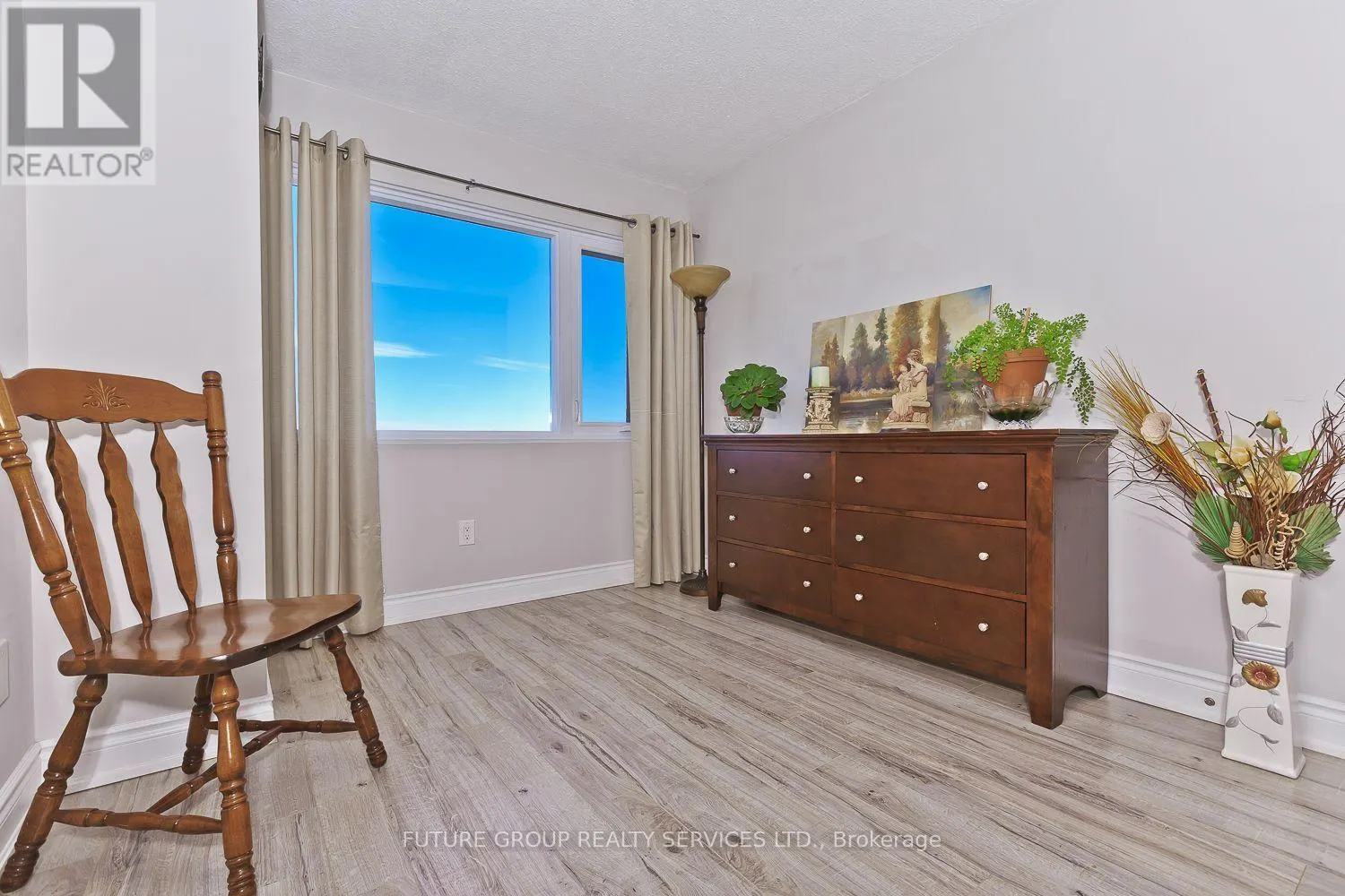 1604 - 1580 MISSISSAUGA VALLEY BOULEVARD