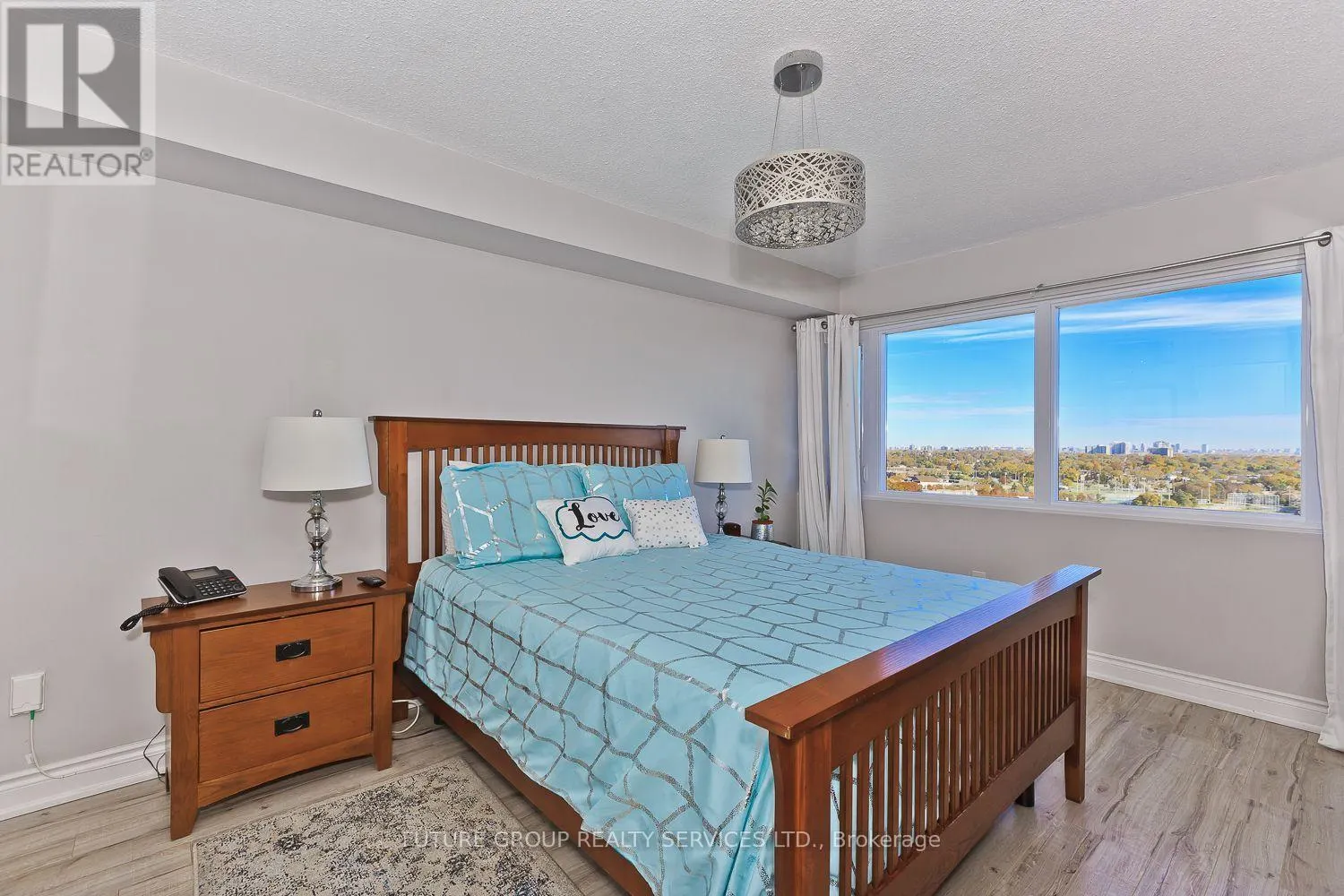 1604 - 1580 MISSISSAUGA VALLEY BOULEVARD