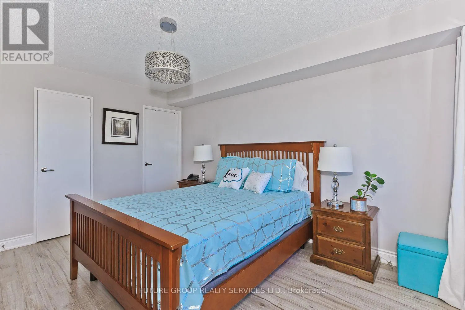 1604 - 1580 MISSISSAUGA VALLEY BOULEVARD