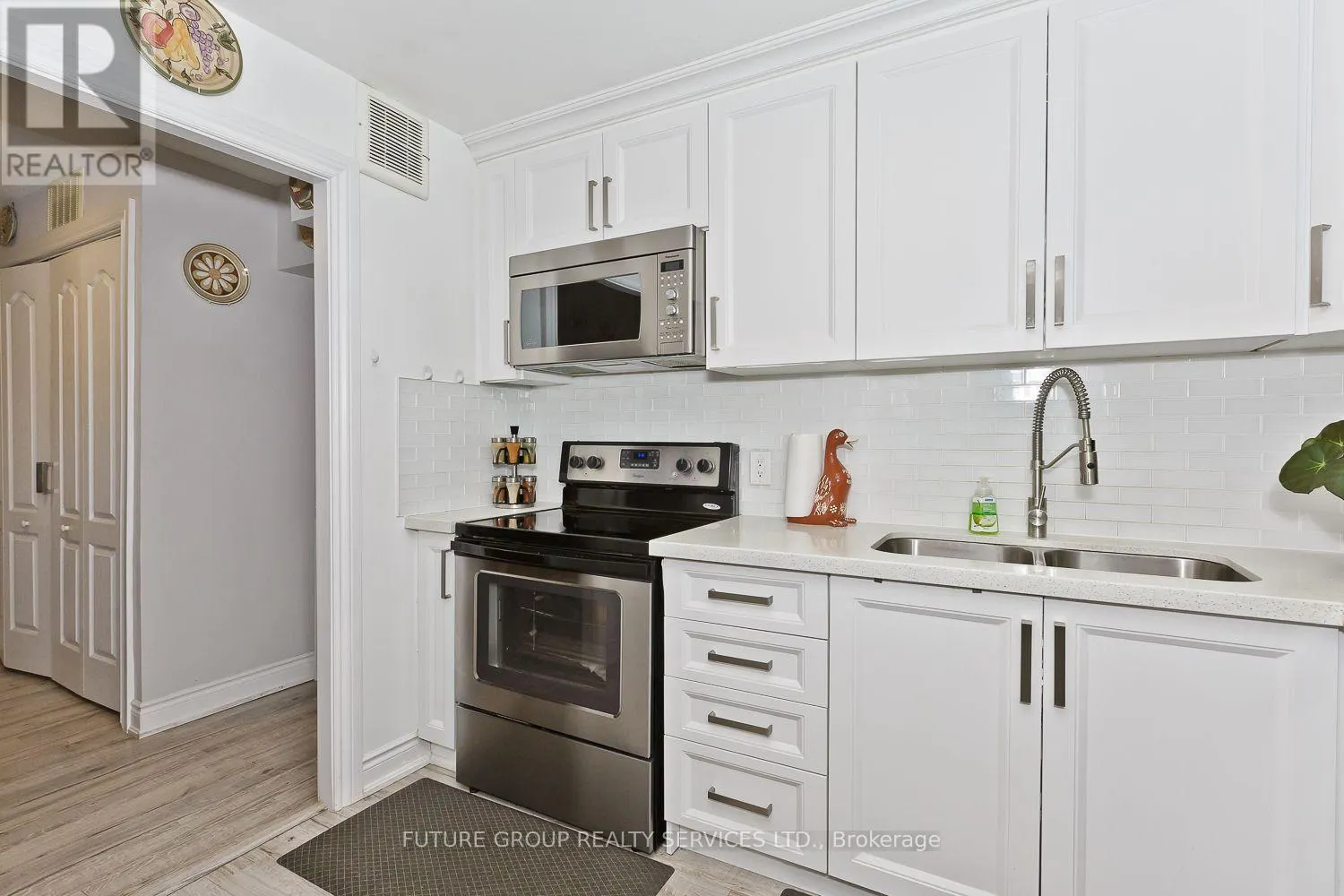 1604 - 1580 MISSISSAUGA VALLEY BOULEVARD